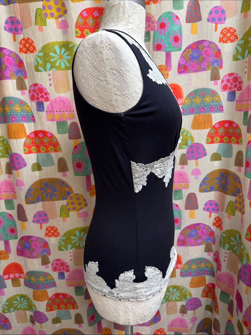 I.N.C Lace Trim Tank Top. Small - Picture 4 of 11
